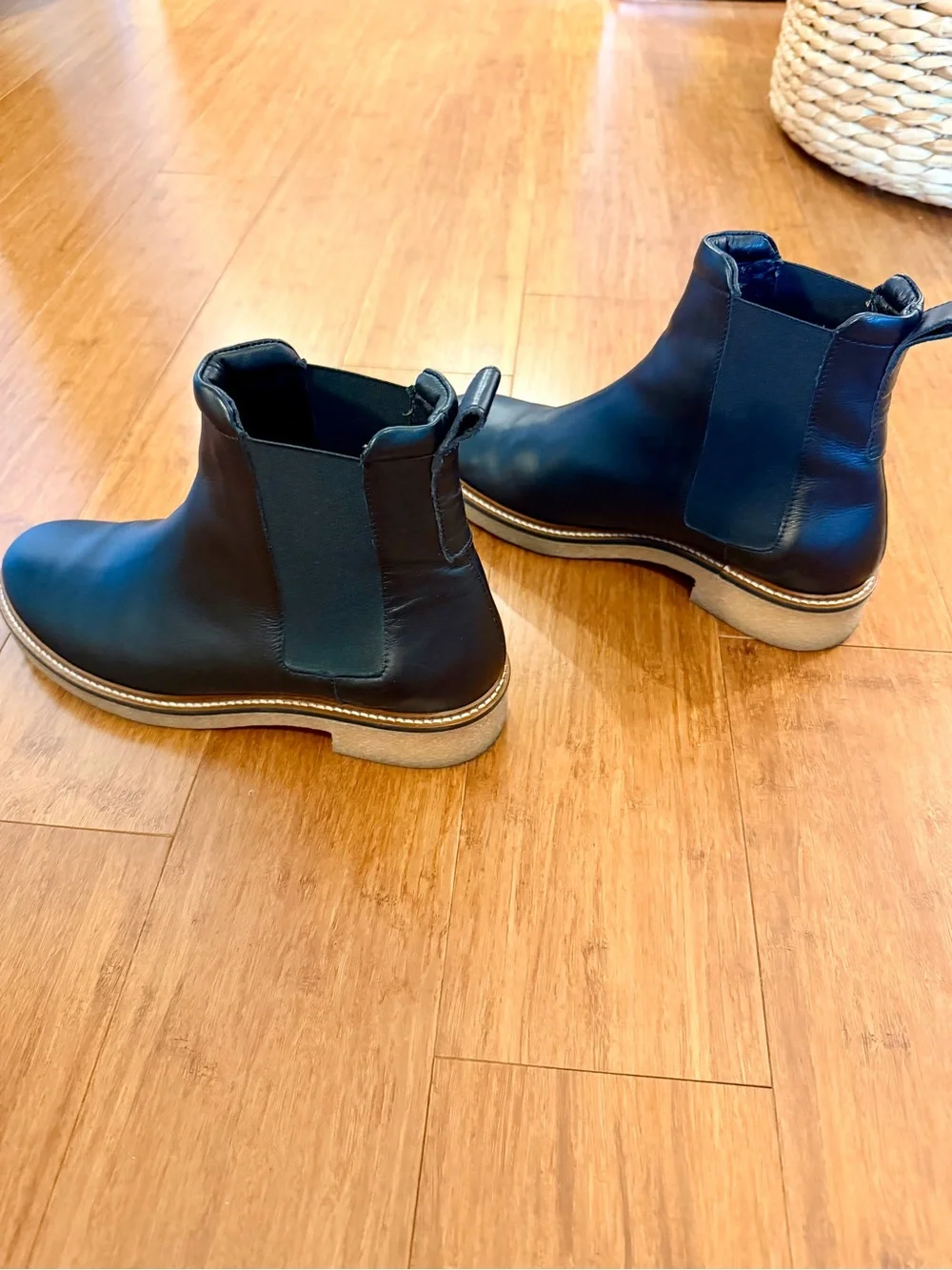 Women’s Black Everlane Chelsea Boots with Crepe Sole - Picture 3 of 6